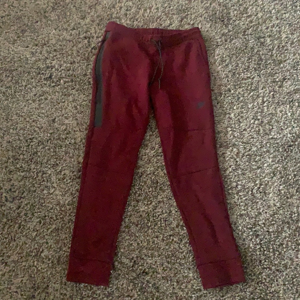 Nike Men's Maroon Jogger Sweatpants with Zipper Pocket